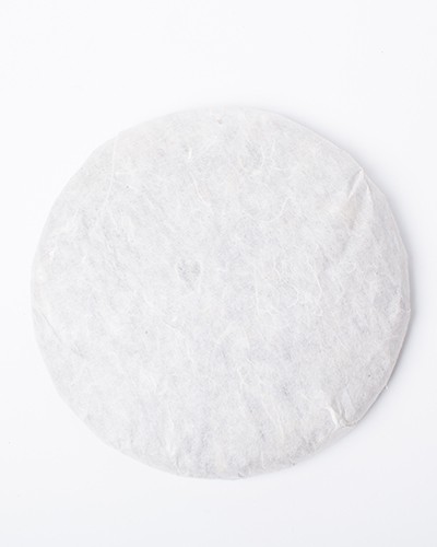 由于普洱茶叶子大膨松占地儿，宋代的时候，人们就想出了将散茶压制成饼的办法，方便运输和储存。